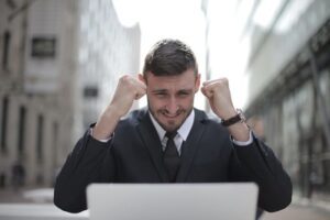 Usa las mejores estrategias para ganarte la confianza y credibilidad con el cliente